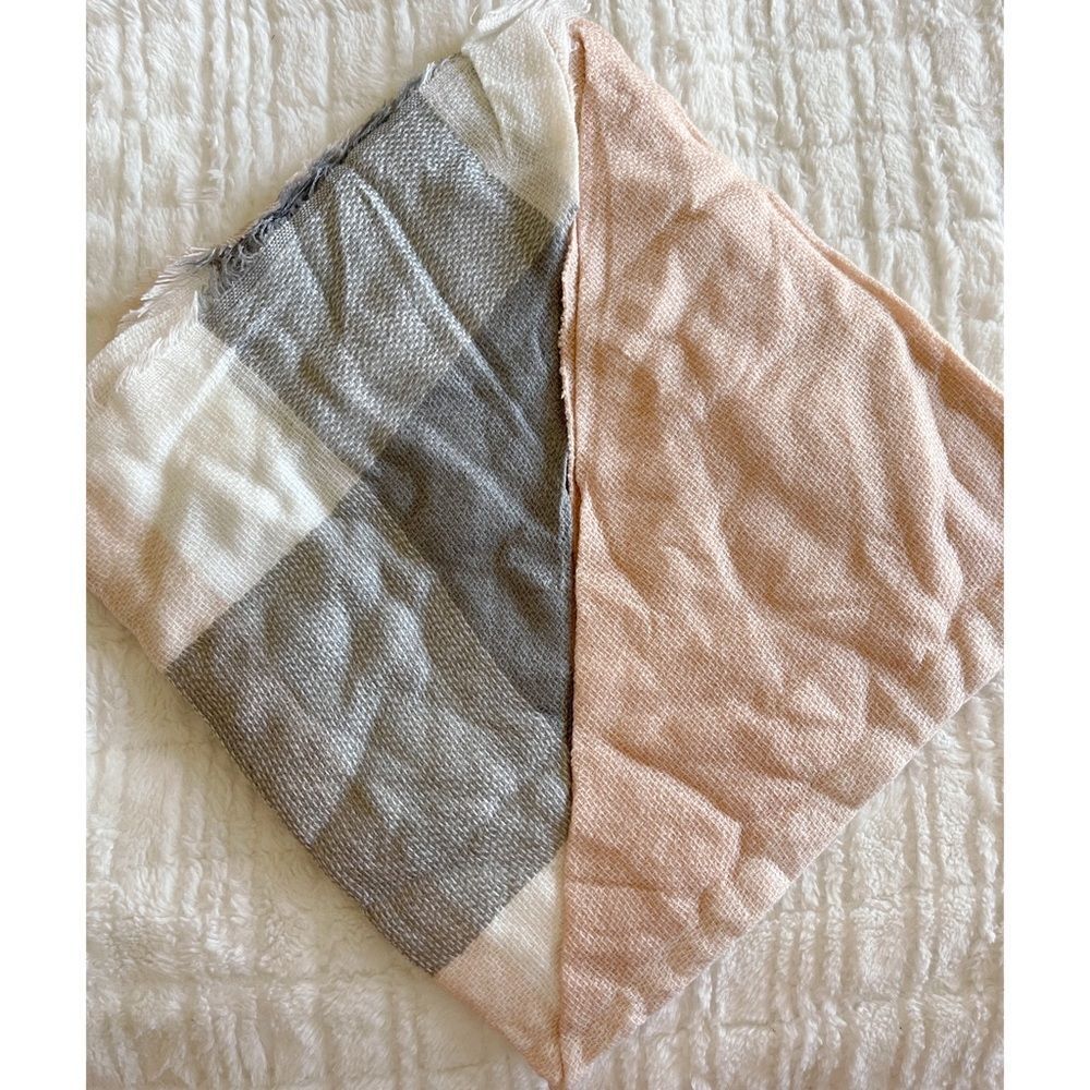 Pink and gray plaid scarf - Picture 2 of 2